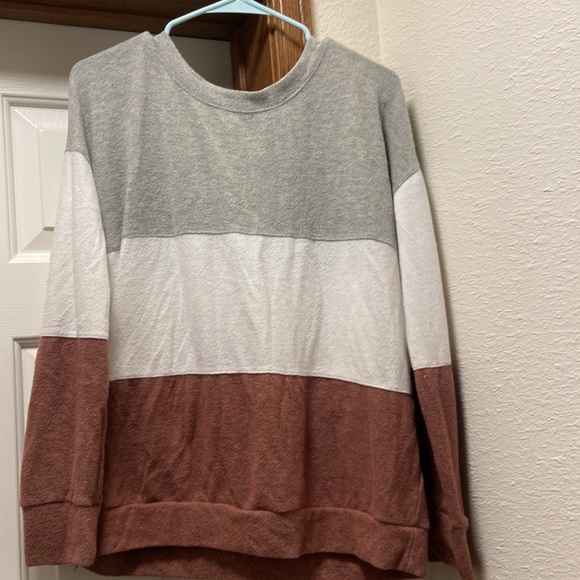 Nine Britton large women’s sweater - Picture 2 of 4